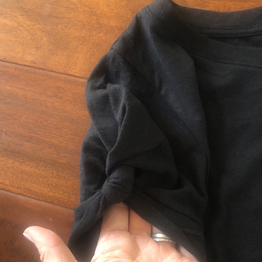 Side Sleeve Twist Black T Shirt